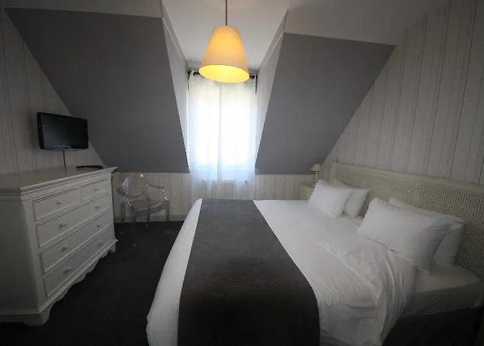 Cap D'ail Szálloda 3*